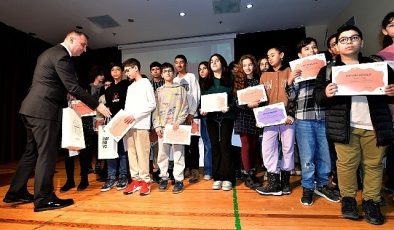 Bornova’da genç kaşifler sertifikalarını aldı