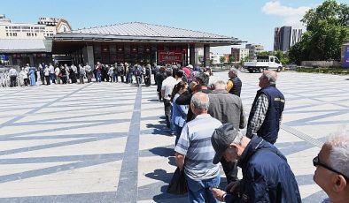 Osmangazi Belediyesi’nden ücretsiz fide dağıtımı