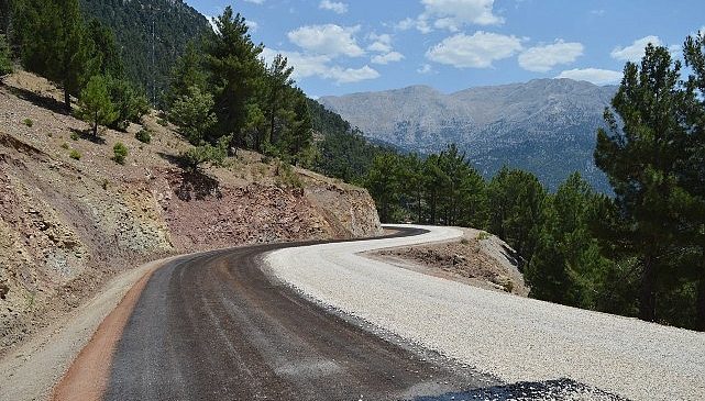 Büyükşehir’in kırsalda yol atağı sürüyor