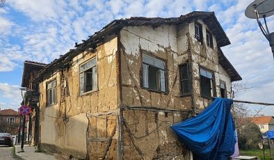 Gölcük’te Korunması Gereken Kültür Varlığı Binanın Restorasyonu Devam Ediyor