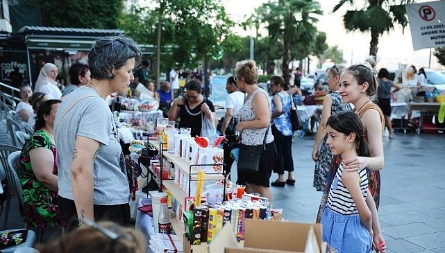 Karşıyaka Çarşısı kadın emeğiyle renkleniyor