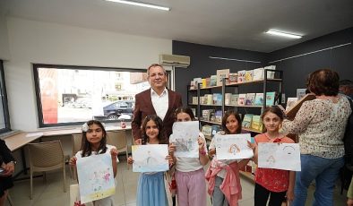 Minik Karikatüristler İş Başında! Ayvalık Belediyesi’nden Çocuklara Renkli Bir Yaz Atölyesi