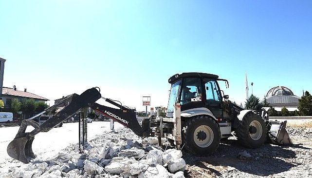 Şehir Mezarlığı Yanındaki Görüntü ve Çevre Kirliliği Gideriliyor